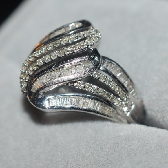 Sterling Silver Genuine Diamond Ring and Earrings. Ring size 7 - Picture 4 of 13